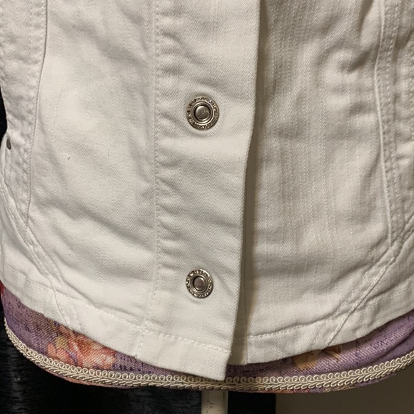 Jean Jacket! - Picture 3 of 8